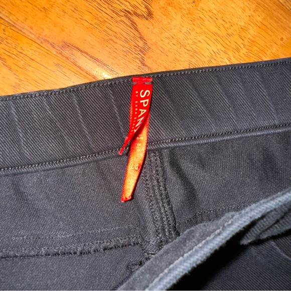 Spanx Pull On Skinny Denim Jeans Black Women’s Large Stretch Elastic Waist - Picture 3 of 4